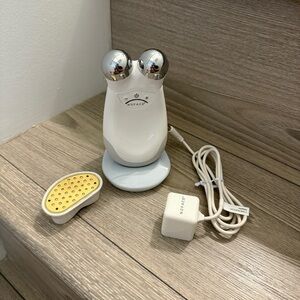 EEUC💚 NUFACE FACIAL TONING DEVICE 🧖🏻‍♀️  BONUS WRINKLE REDUCER ATTACHMENT